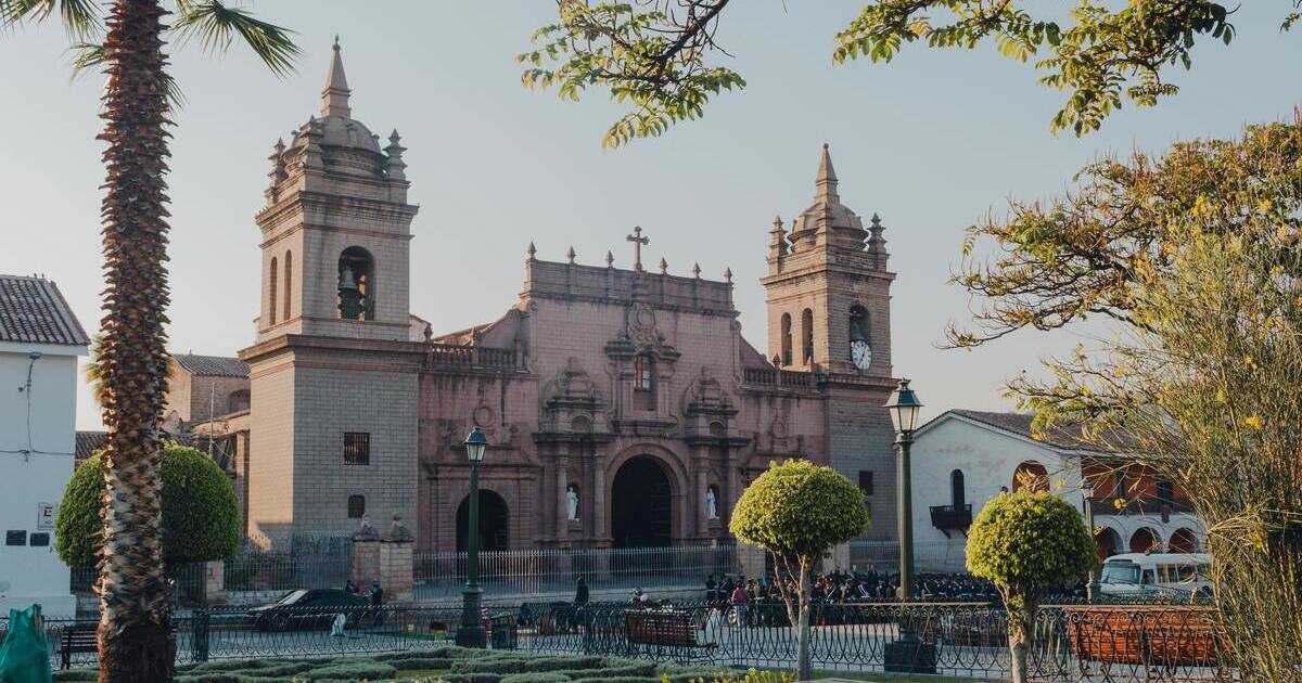 The Catedral de Ayacucho, with its elegant colonial architecture, stands as a serene centerpiece in the historic Plaza Mayor, reflecting the city’s rich heritage.