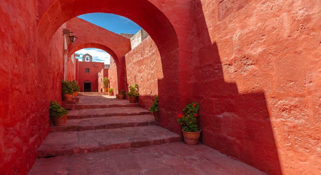 A bright red hallway in the Santa Catalina Monastery in Arequipa.